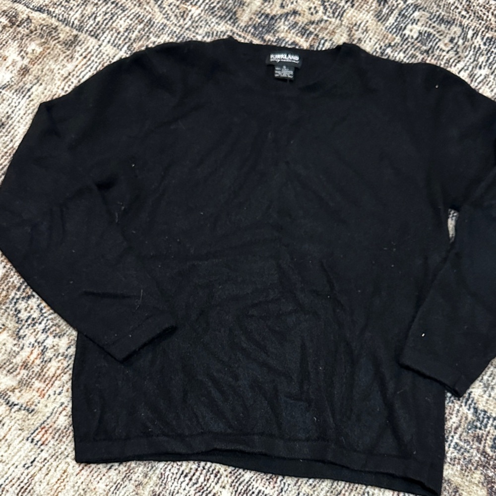 Kirkland Signature Classic Black Crewneck Sweater 100% cashmere
